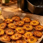 Banane plantain airfryer : tranches dorées à 200 °C en une couche
